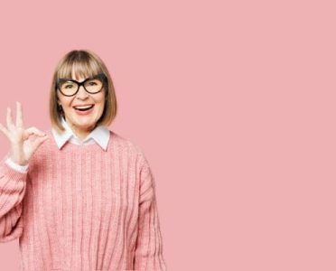 Jeune retraite qui rigole