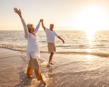 couple senior plage